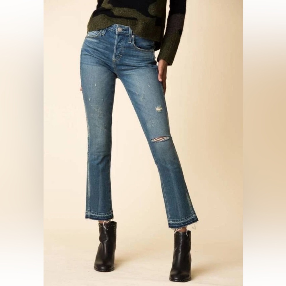 AMO High Rise Babe Jeans Size 28 Blue Straight Button Fly Denim Distressed